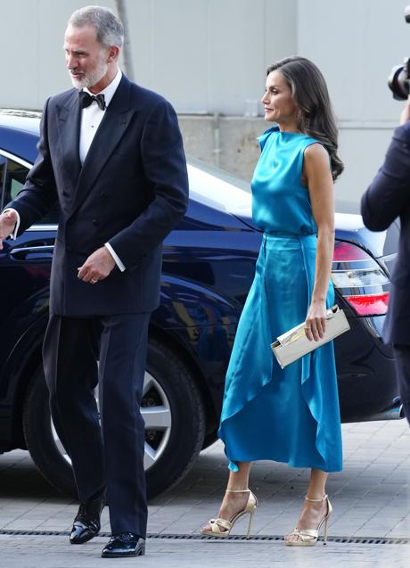 Imagen - Los reyes en su llegada a los Premios Mariano de Cavia. / LIMITED PICTURES