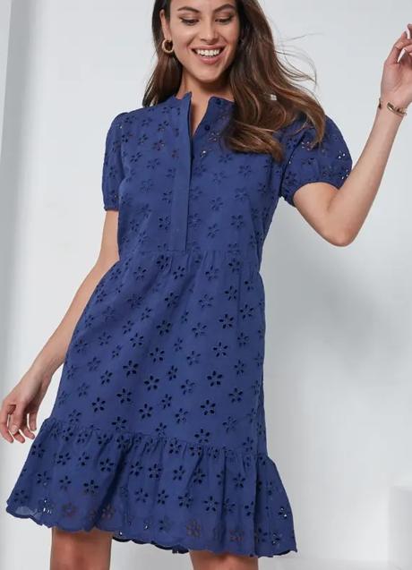 Imagen - Vestido de manga corta azul marino bordado de Venca, 24,99 euros.