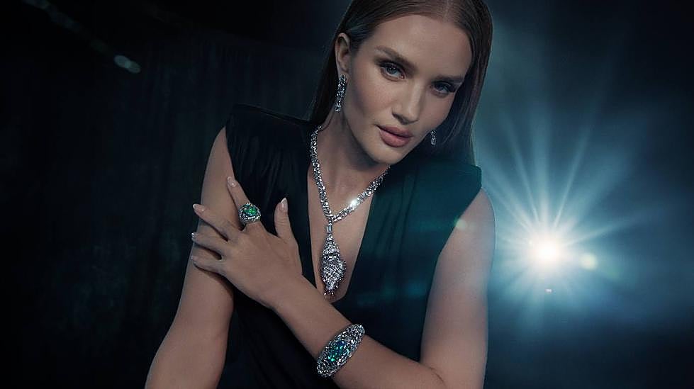 Rosie Huntington-Whiteley con joyas de Tiffany & Co.