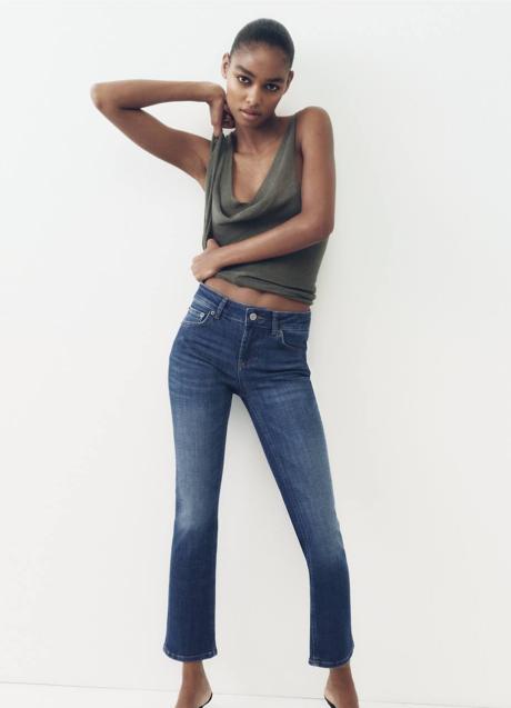 Imagen - Vaqueros cropped con bajo terminado en mini campana