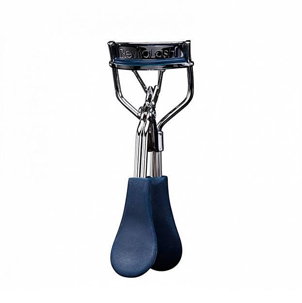 Signature Eyelash Curler de Revitalash. Precio: 20 euros