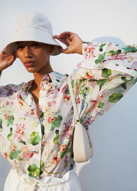 Imagen - Camisa con estampado de flores de H&M (39,99 euros)