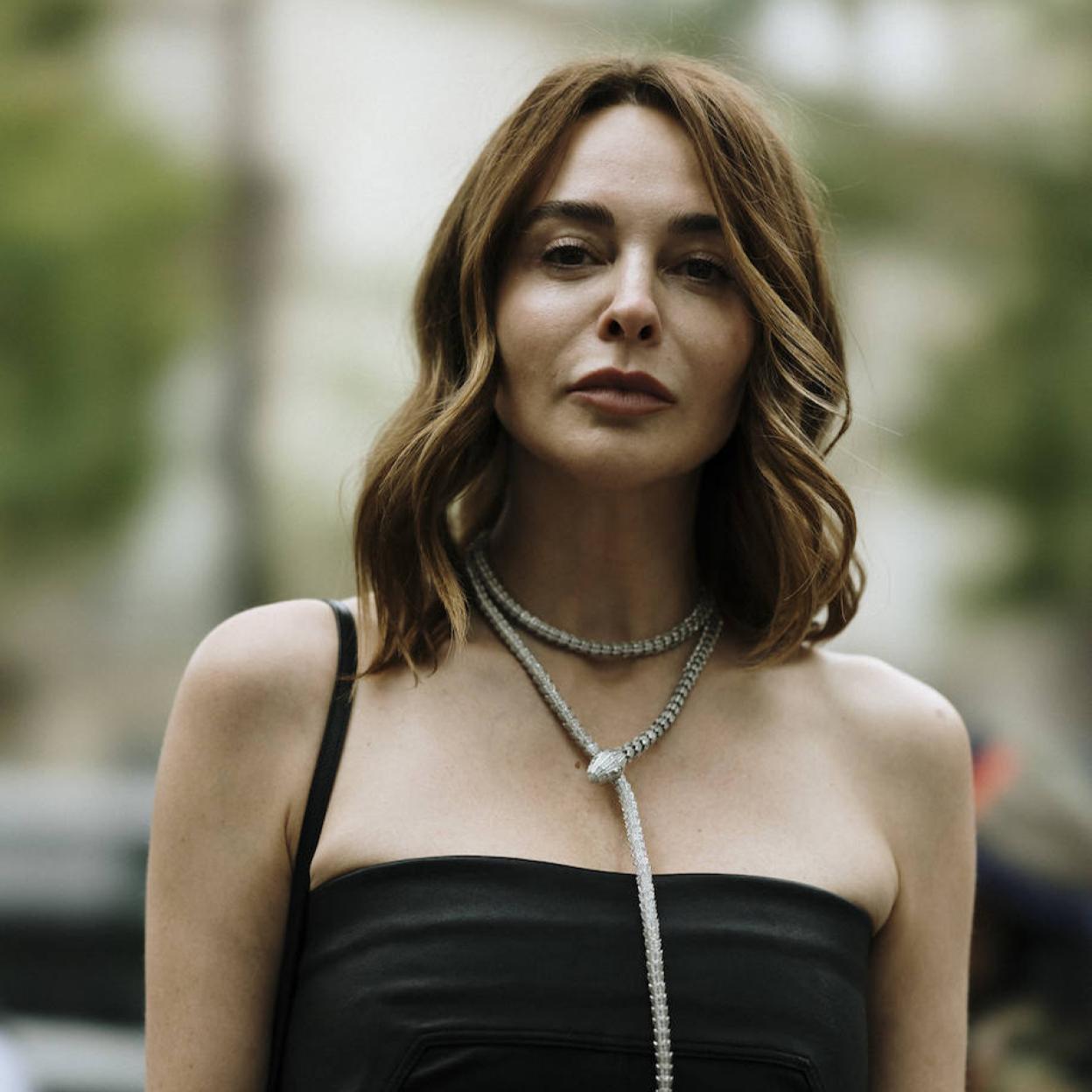 Influencer con piel y pelo saludables