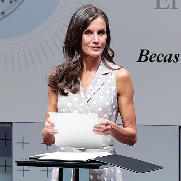 La reina Letizia en la entrega de las becas La Caixa en Madrid. 