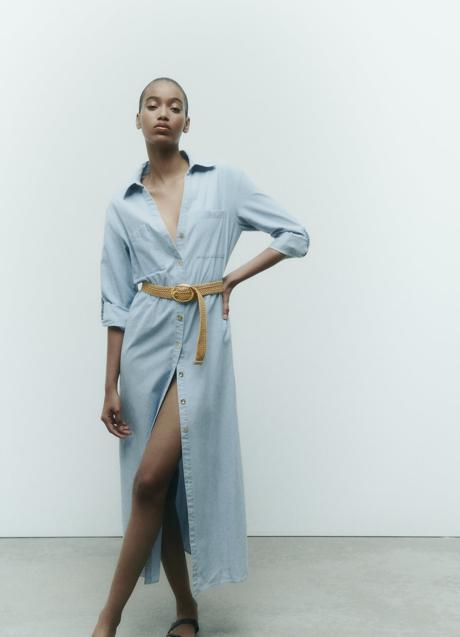 Imagen - Vestido camisero en tejido denim ligero de Zara. Foto: Zara.