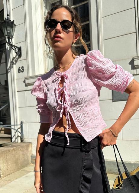 Imagen - Blusa en tosa pastel con lazada de Laagam. Foto: Laagam.