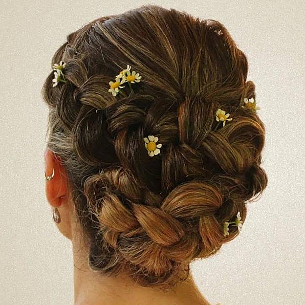 Moño con flores pequeñas