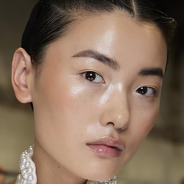 Esta es la mejor base de maquillaje con acción hidratante para pieles secas