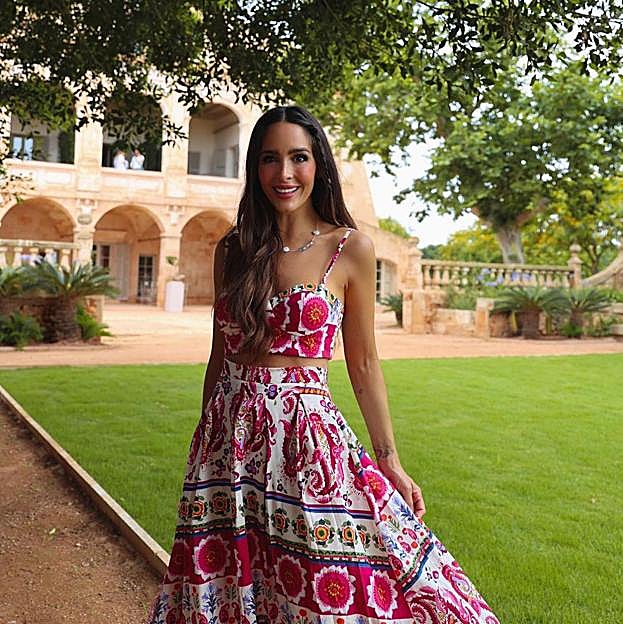 Recomendado por estilistas: faldas midi de flores para sobrevivir el mes de agosto con mucho estilo