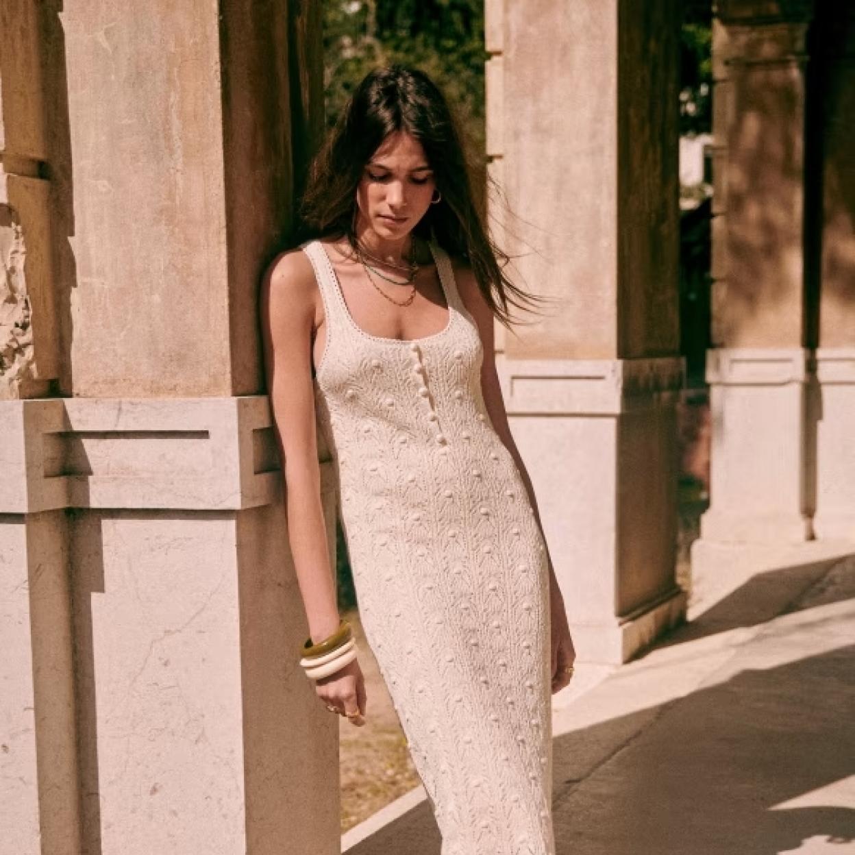 Vestidos estampados, bolsos de piel y muchas otras novedades que tienes que tener en cuenta. 