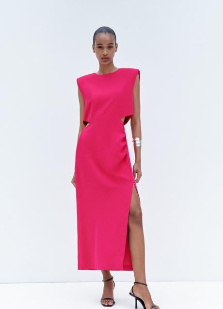 Imagen - Vestido midi con corte cut-out de Zara. Foto: Zara.