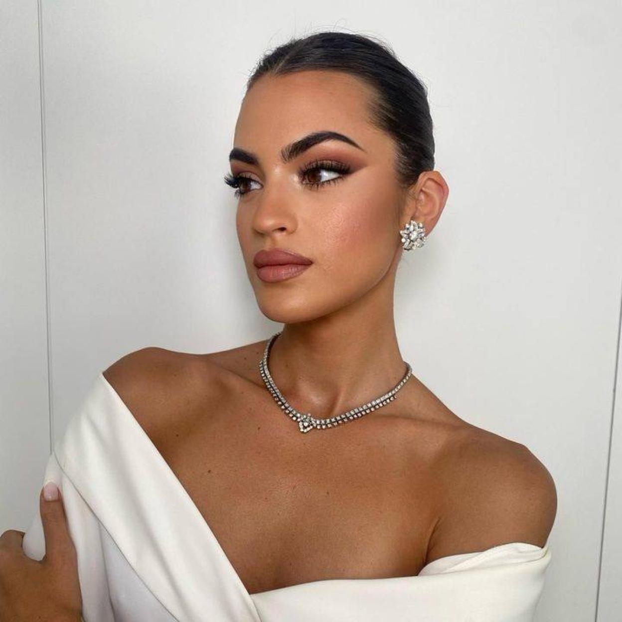 Influencer con look de novia