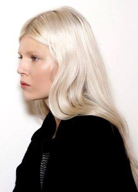 Imagen - Modelo con pelo blanco teñido