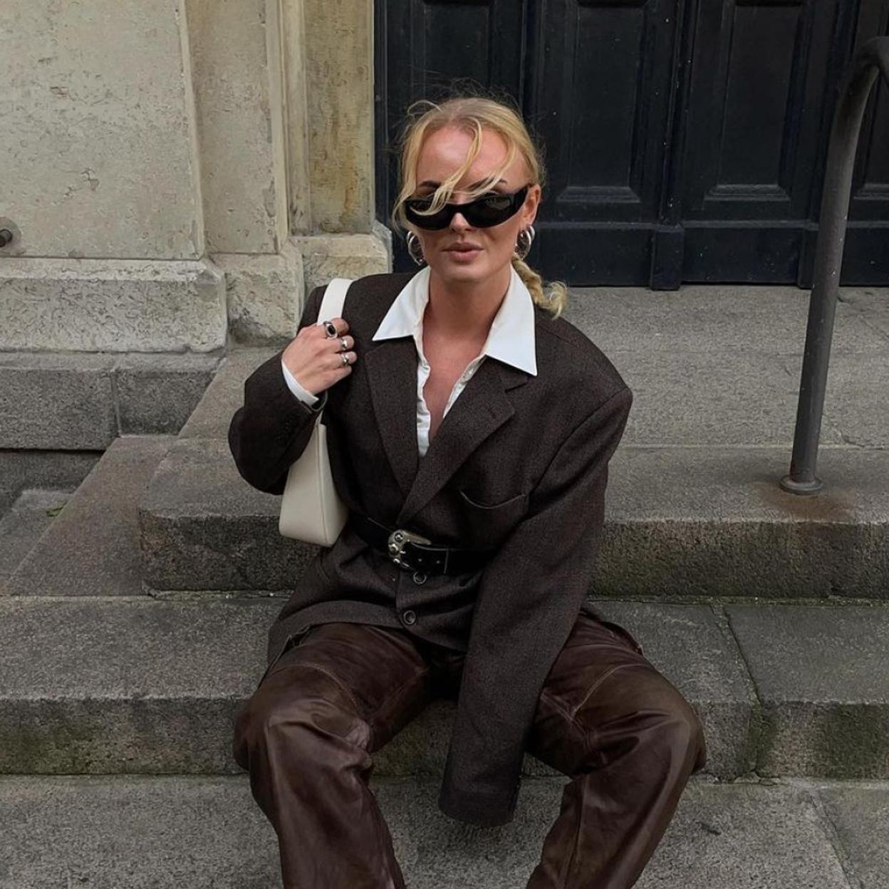 Estos son los básicos marrones que las danesas llevan a diario porque combinan con todo. 