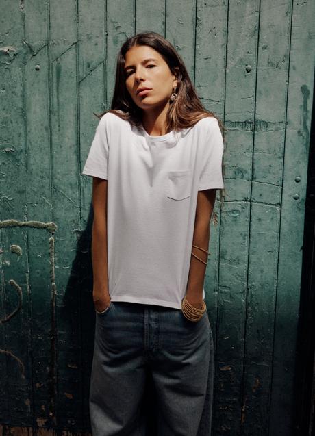 Imagen - Camiseta blanca con bolsillo de Zara (7,95 euros)