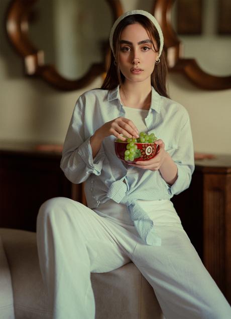 Imagen - Mujer comiendo/PEXELS