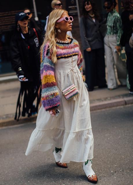 Imagen - Una mujer con botas cowboy. Foto: Launchmetrics Spotlight.