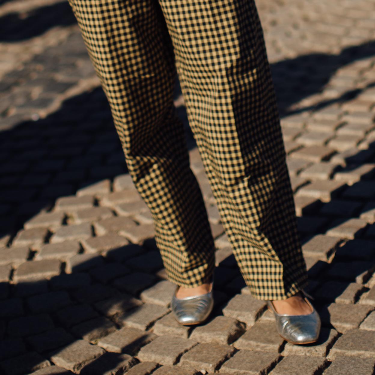 Unas bailarinas en plateado.