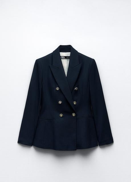 Imagen - Blazer azul marino de Zara. Foto: Zara.