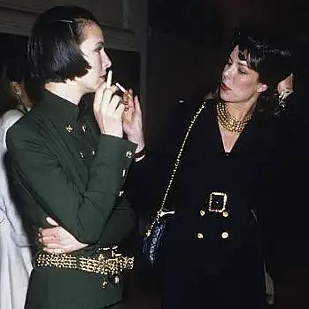 La trágica infancia de Carole Bouquet, la consuegra y amiga de Carolina de Mónaco: sin madre, interna en un colegio de monjas y adicta a las drogas a los 20