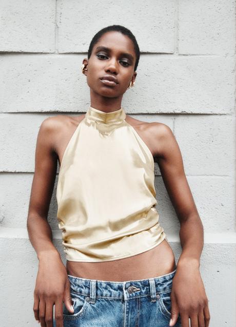 Imagen - Top con escote halter de Zara (22,99 euros)