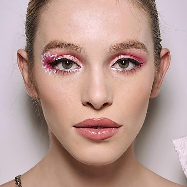 Qué tiene este labial gloss viral y por qué todo el mundo quiere probarlo