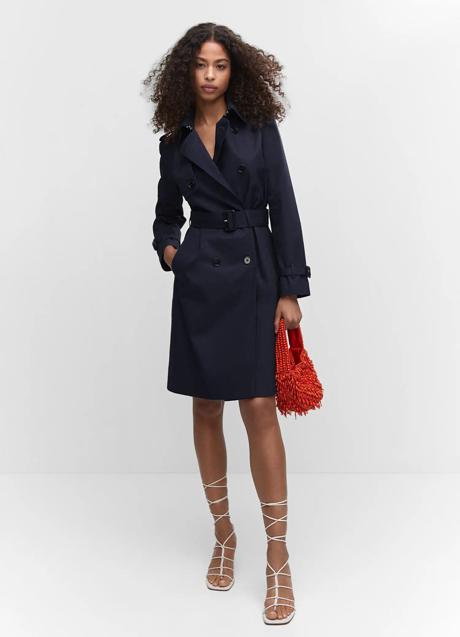 Imagen - Trench de tejido técnico de Mango, 59,99 euros.