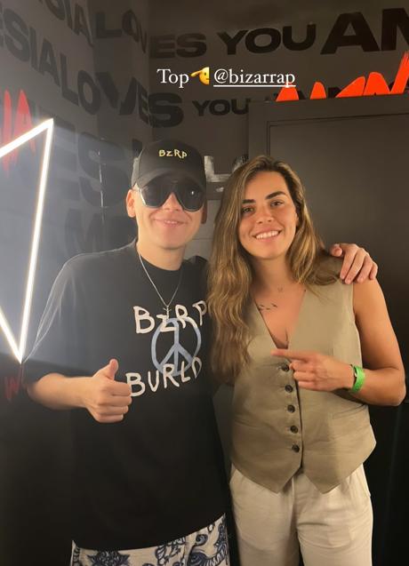 Imagen - Misa Rodríguez junto al artista Birrazap en Ibiza. / Instagram