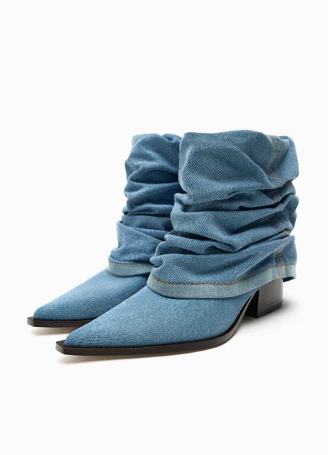 Imagen - Botas en denim con pliegues de Zara. Foto: Zara.