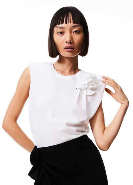 Imagen - Camiseta con flor 3D