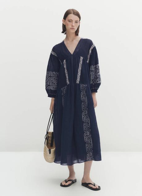 Imagen - Vestido azul marino con bordados de Massimo Dutti (149 euros)