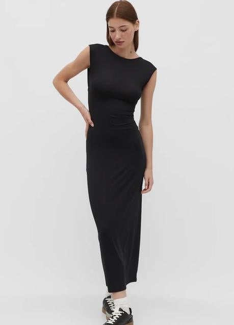 Imagen - Vestido negro de Stradivarius (22,99 euros)