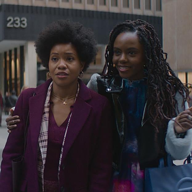 Imagen de la serie de Disney+ La otra chica negra.