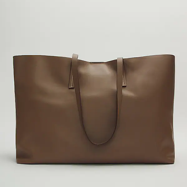 El bolso de Massimo Dutti.