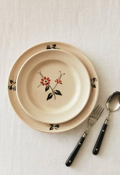 Imagen secundaria 2 - Jarra, salvamanteles y plato de postre de la vajilla de la nueva colección de Zara Home