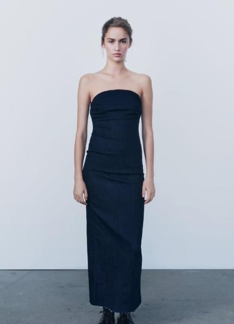 Imagen - El vestido vaquero de palabra de honor de Zara.