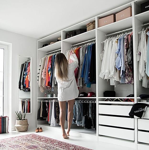 Cómo hacer tu propio vestidor de IKEA por muy poco dinero con estos muebles preciosos, prácticos y baratos (aunque tengas poco espacio)