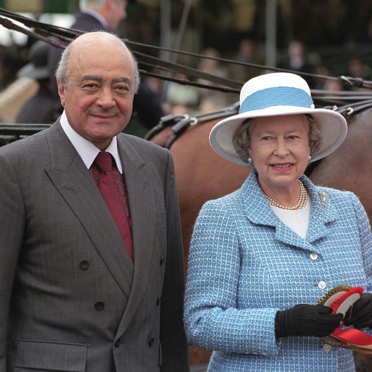 Mohammed Al-Fayed y la reina Isabel II./