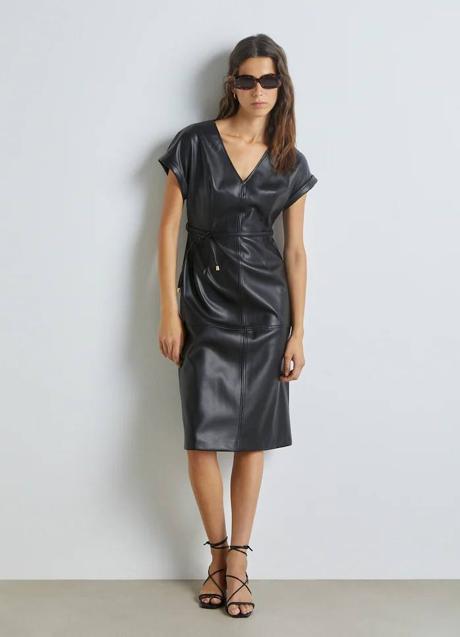 Imagen - Vestido midi de cuero con escote en v