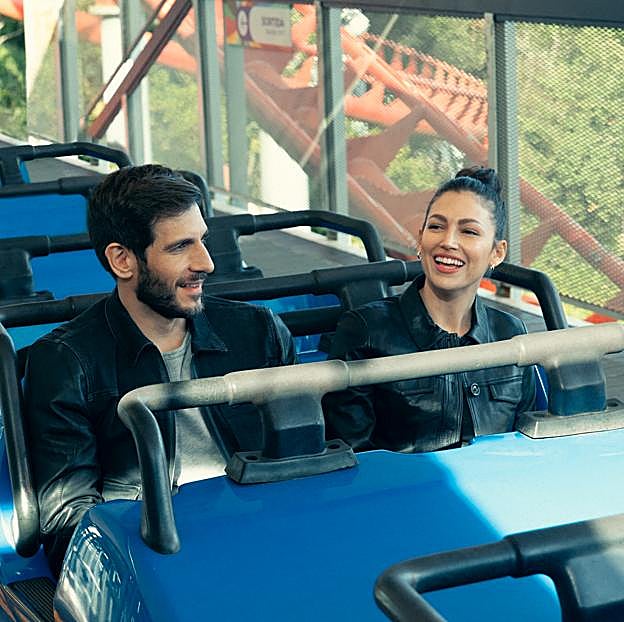 Quim Gutiérrez y Úrsula Corberó en una imagen de la serie de Netflix, EL cuerpo en llamas. 