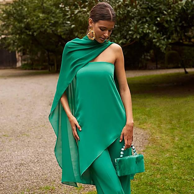 Imagen principal - Chales de varios colores para looks de invitada