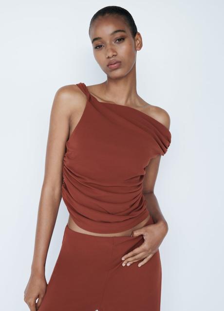 Imagen - Top asimétrico de Zara (15,99 euros)