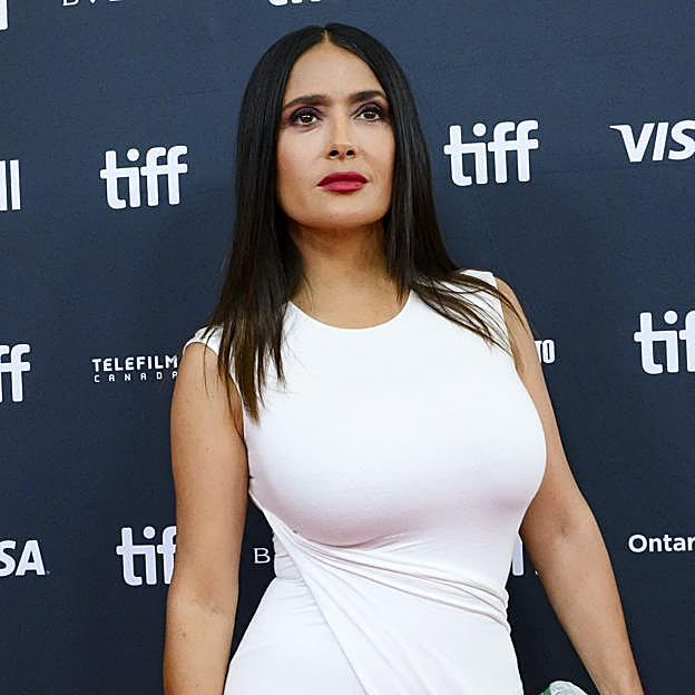 Salma Hayek recupera la melena ultralisa de los 90 y reivindica lo bien que sienta a partir de los 50