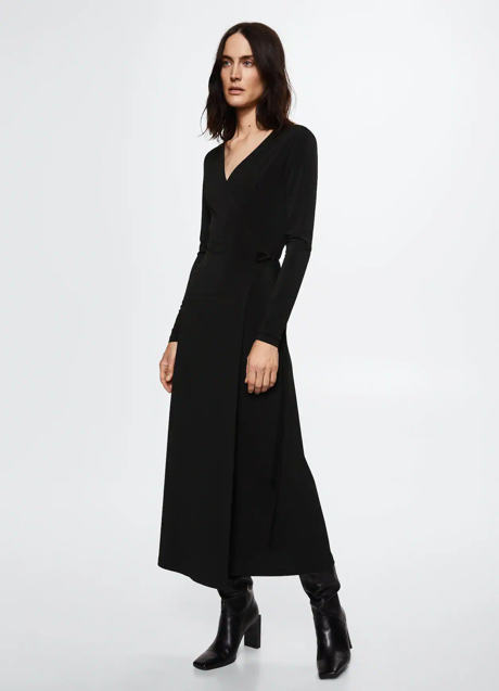 Imagen - El vestido negro de Mango Outlet.