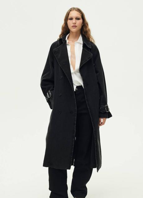Imagen - Look básico con trench denim tendencia