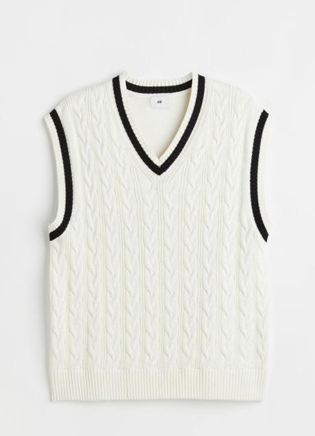 Imagen - Chaleco con escote en pico de H&M, 17,99 euros.