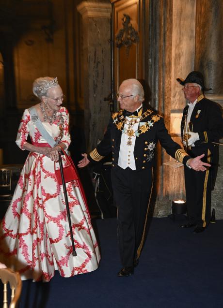 Imagen - Margarita II en la cena de gala por el jubileo de oro del rey Carlos XVI Gustavo. / GTRES