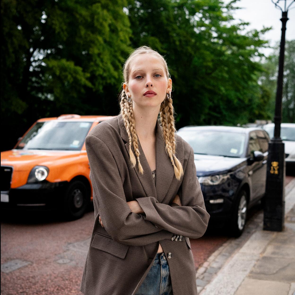 Chaquetas, vestidos y bolsos de la nueva colección de Stradivarius, que darán un giro a tu armario de otoño. 