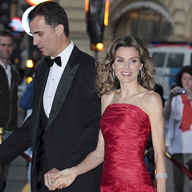 Cómo vestía Letizia en 2003 y cómo lo hace en 2023: de princesa insegura a reina empoderada