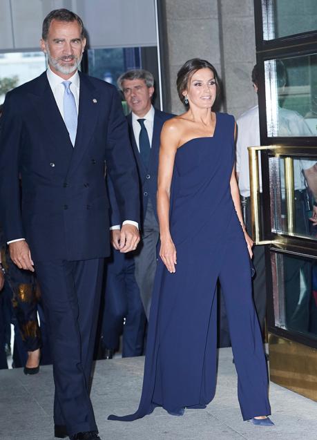 Imagen - La reina Letizia con un mono azul para asistir a la ópera en 2018. / LIMITED PICTURES